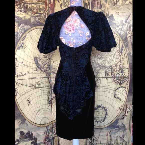 Vintage Scott McClintock puff sleeve velvet gown in navy and burgundy. Size 8 - Picture 3 of 11